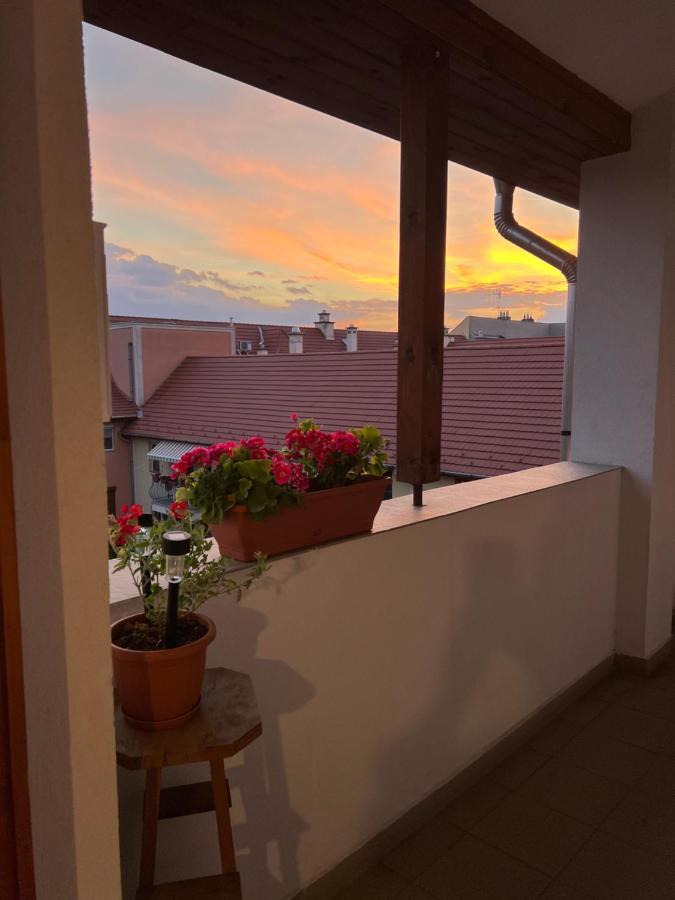 Capri Apartman Eger Eksteriør bilde