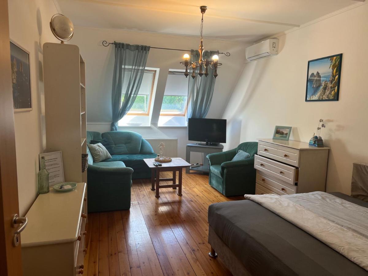 Capri Apartman Eger Eksteriør bilde